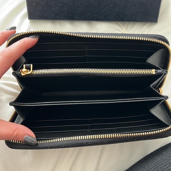 PRADA Wallet - Picture 3 of 6